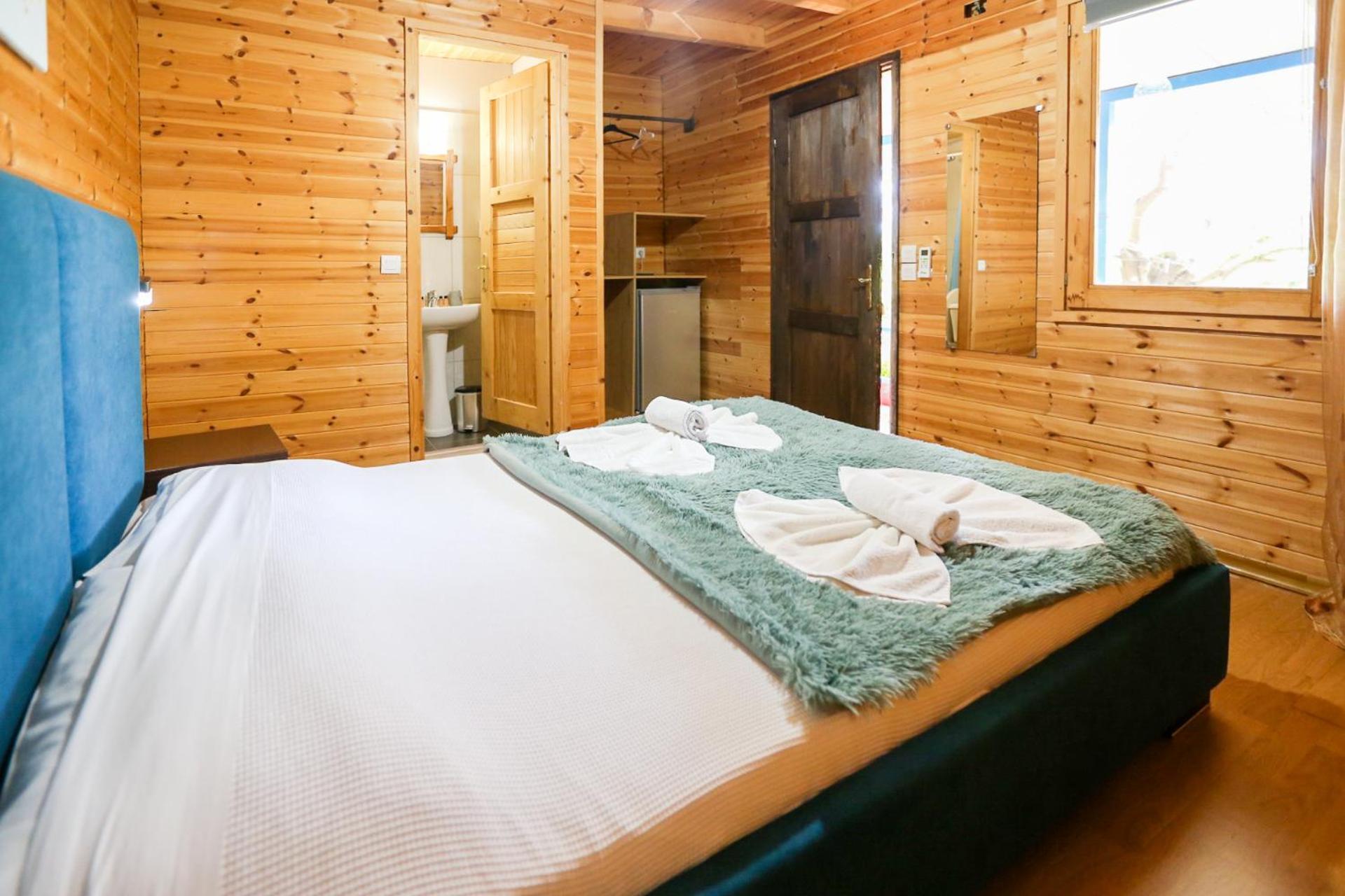 Holiwood Motel ฮีมาเรอ ภายนอก รูปภาพ